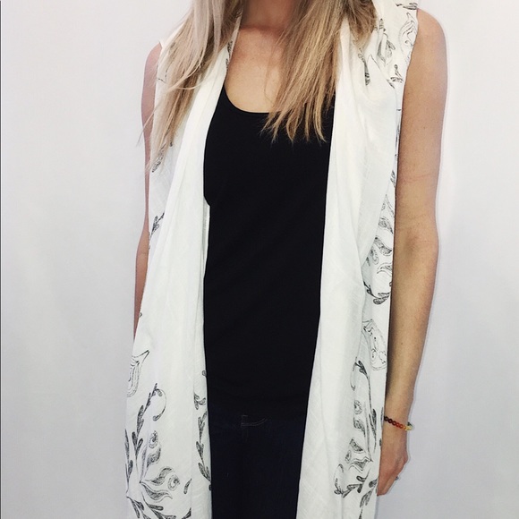 NWT GENTLE FAWN Paisley Print Shall - Picture 3 of 3